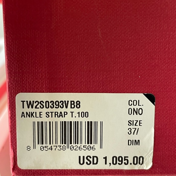 Valentino Garavani Rockstud ankle strap pump in calfskin leather. Size 37.5 - Picture 10 of 12